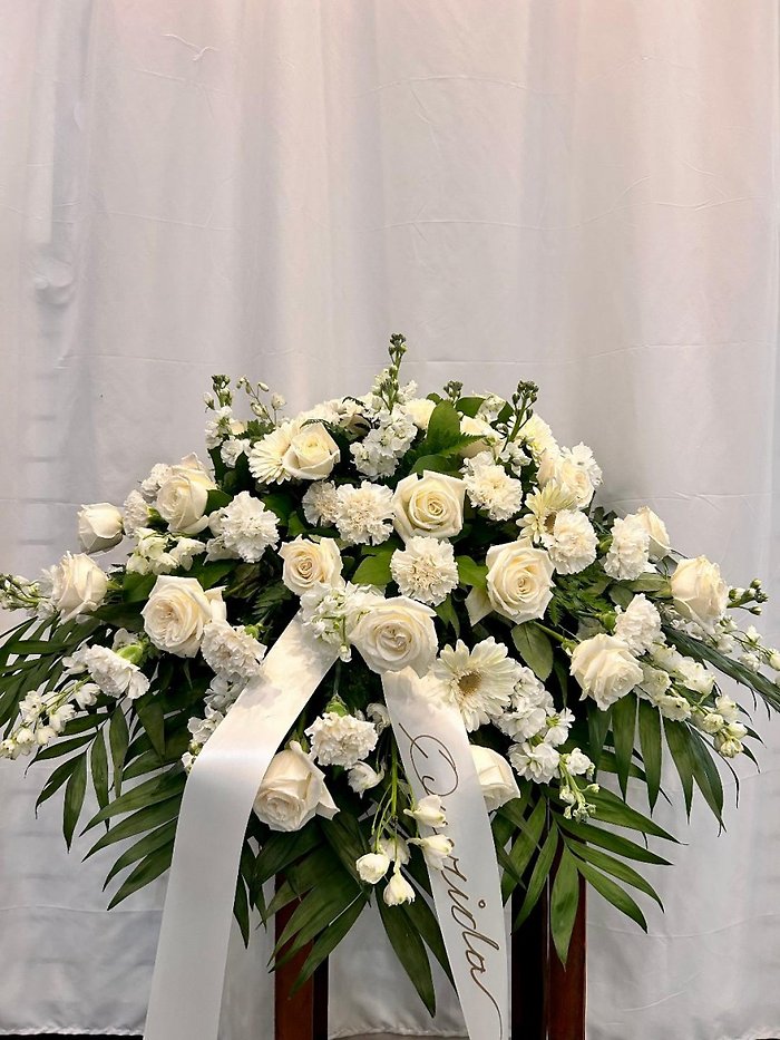 WHITE CASKET SPRAY